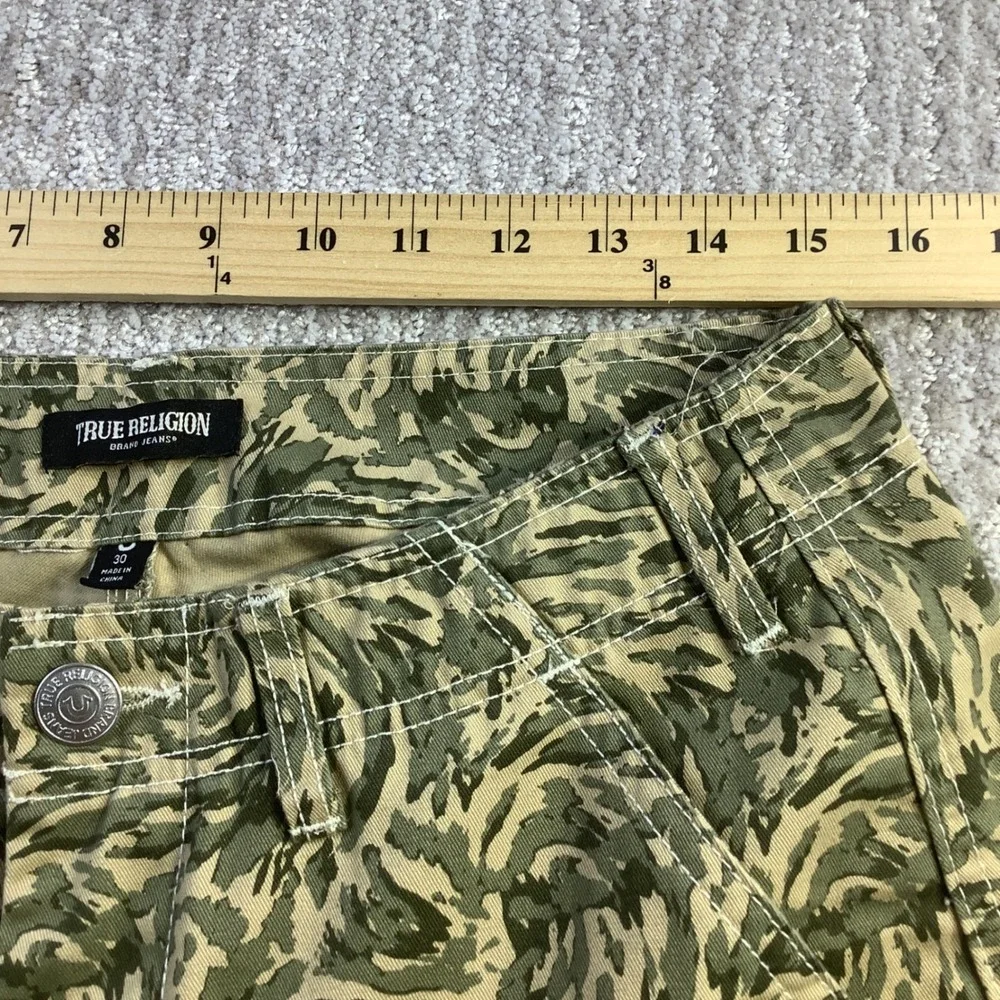 True Religion Abstract Camo SN Cargo Pants Green Straight Leg Size 30 x 32 NWT